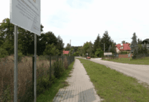 Bezpieczniej do „Dziesiątki”! Nowy chodnik na Tatrzańskiej z ogrodem deszczowym i małą architekturą