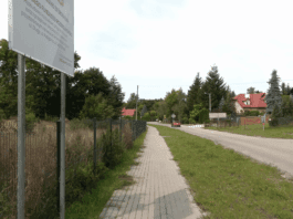 Bezpieczniej do „Dziesiątki”! Nowy chodnik na Tatrzańskiej z ogrodem deszczowym i małą architekturą