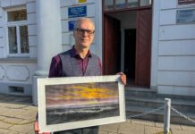 Artysta z Ozorkowa leci do Armenii! Roman Wrześkiewicz znowu reprezentuje region za granicą.