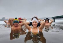 Morsy Ozo z trzecim wejściem w sezon. Zimowe morsowanie w Ozorkowie już ze śniegiem!