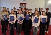 Młodzi przejmują głos w Ozorkowie. Zaprzysiężono nową Młodzieżową Radę Miejską