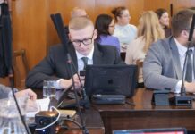 Radny Piotr Matuszewski a zarzut naruszenia przepisów. Sprawa trafiła do Łódzkiego Urzędu Wojewódzkiego