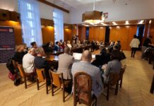 Komisja Skarg, Wniosków i Petycji w Zgierzu o sporze wokół oświaty. Padły apele o dialog i standardy debaty publicznej