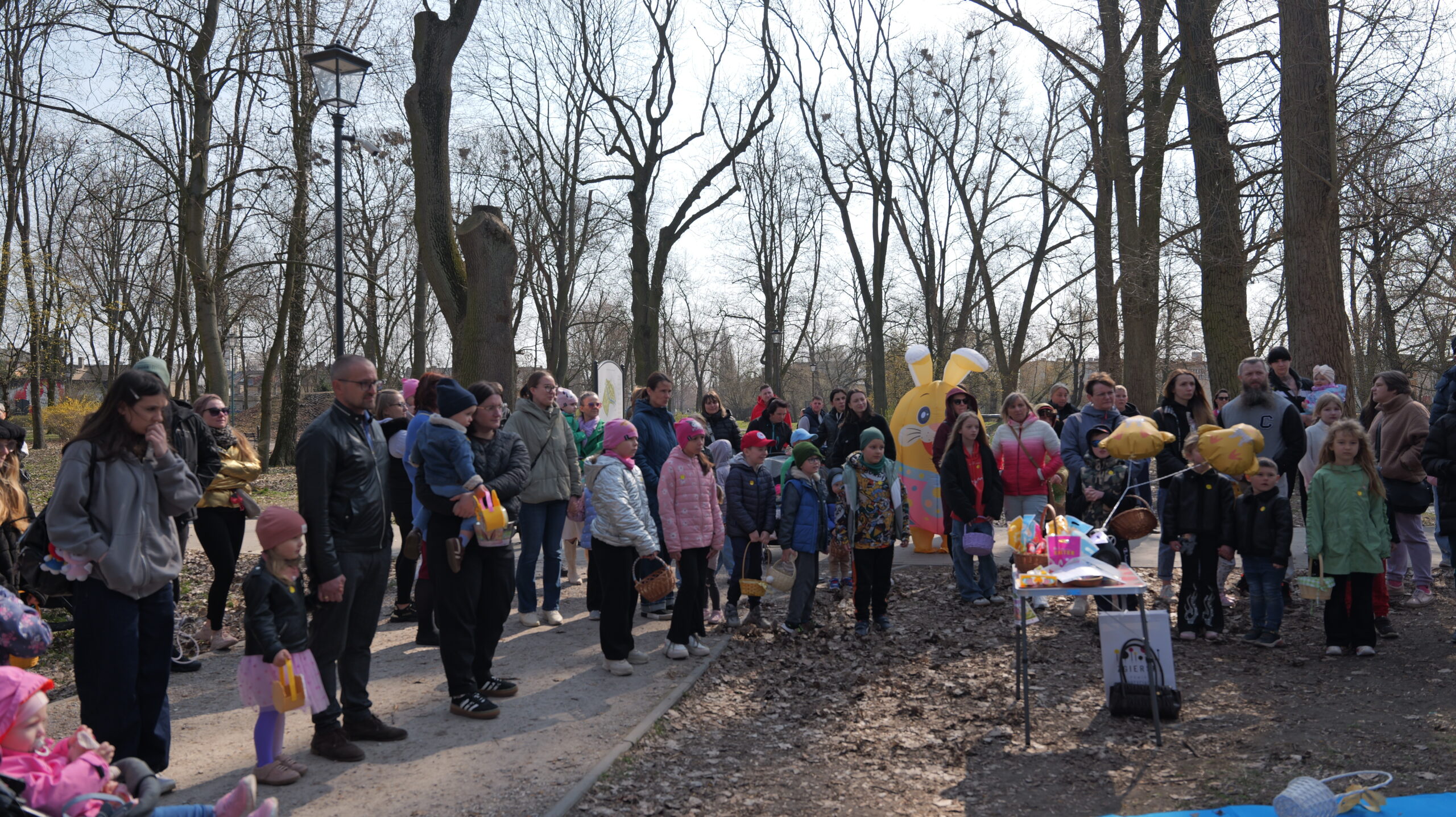 P1091259 Ozorków Szukanie jajek