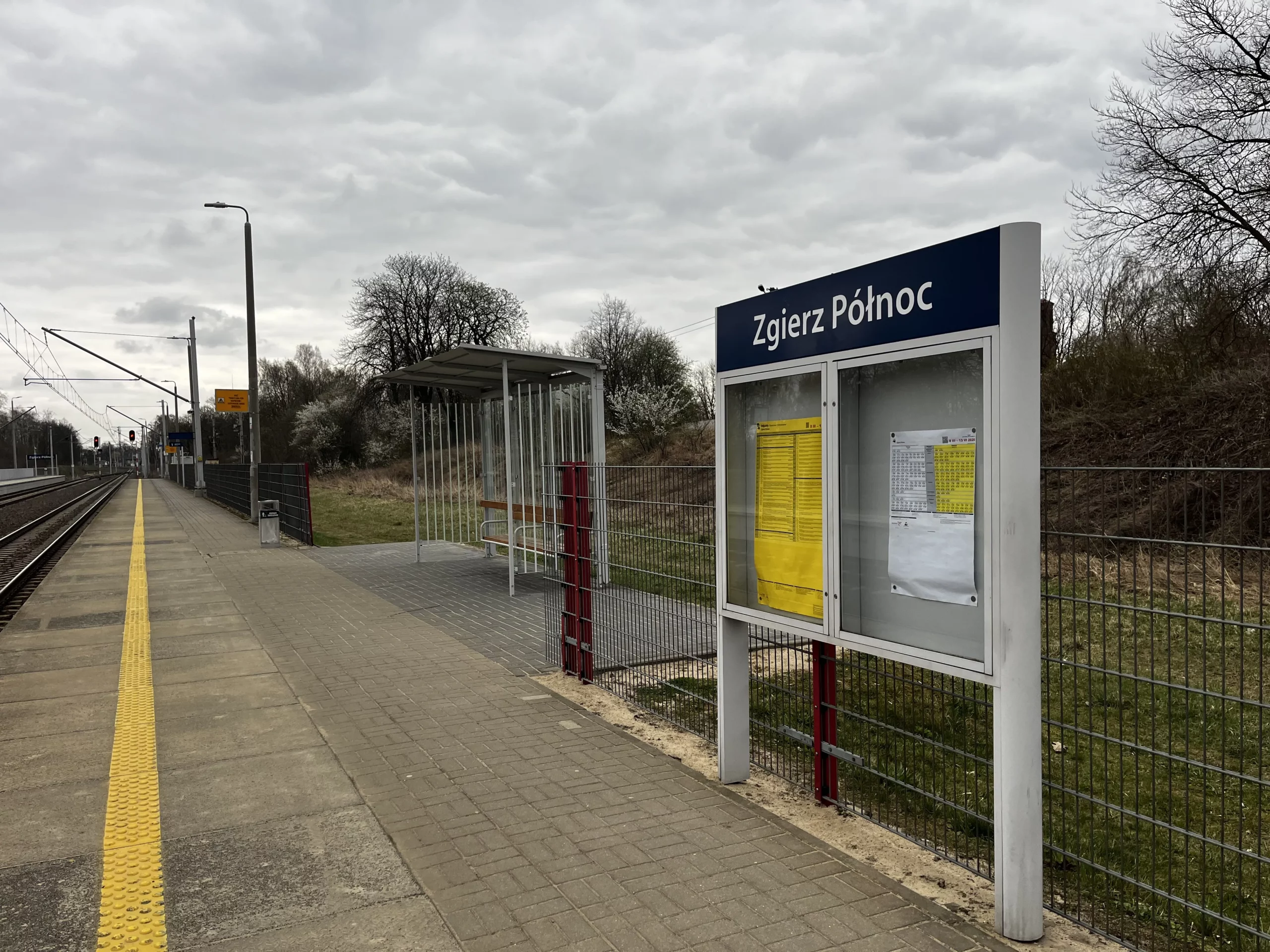 2026-04-08 16-32-14 Wiata Przystankowa Zgierz Północ