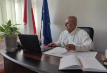 Burmistrz Łęczycy kontra „sztuczna inteligencja”. W internecie wrze: „To nie boty, to my!” Burmistrz Łęczycy Paweł Kulesza