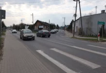 Zgierz: Mieszkańcy osiedla Piaskowice-Aniołów uwięzieni w korkach. „To codzienna walka o wyjazd” Skrzyżowanie Aleksandrowska-Wiosny Ludów w Zgierzu